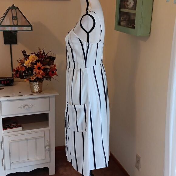 Soraro Striped Sunny Dress - Picture 7 of 11